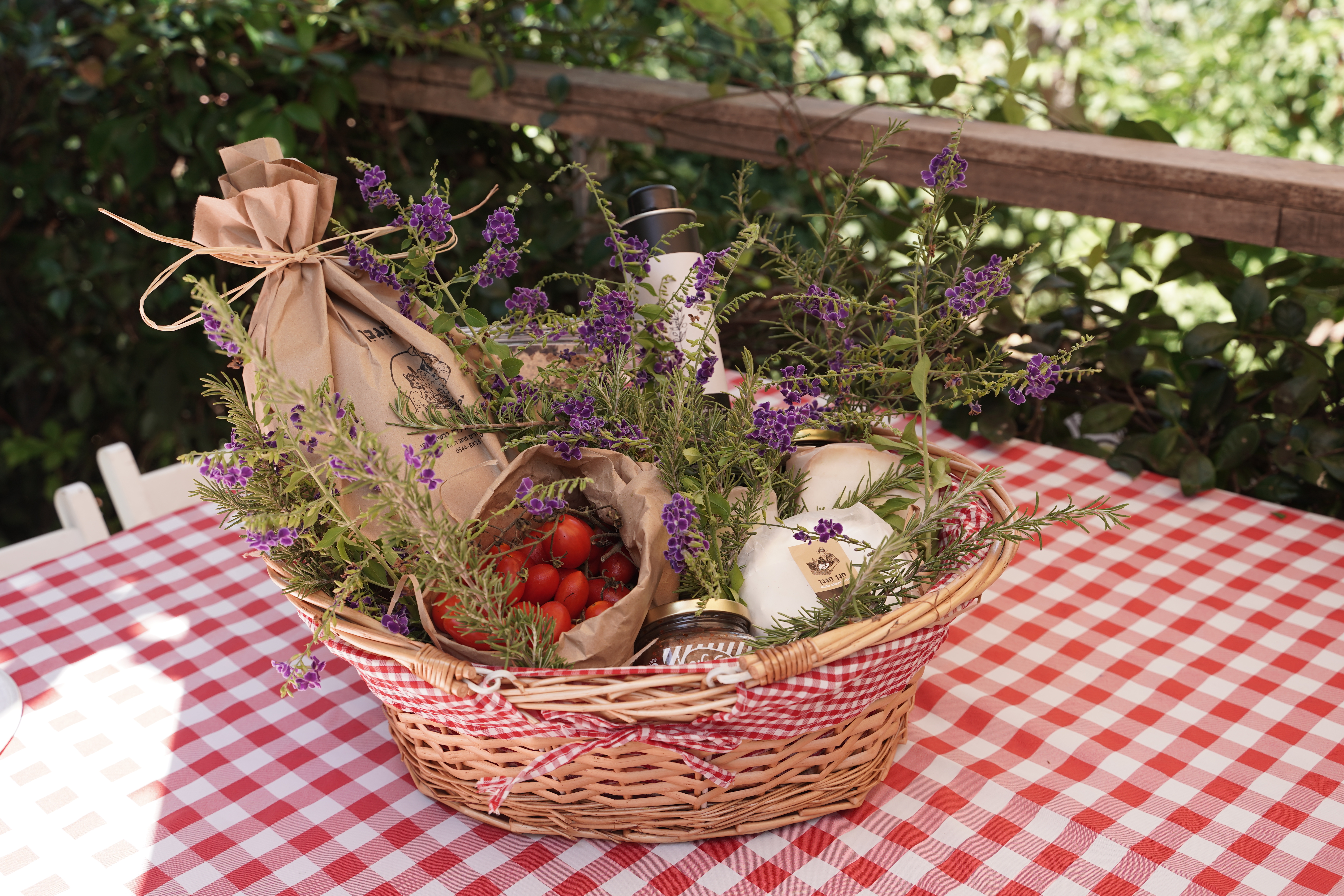 סלסלת פיקניק בחנן הגבן